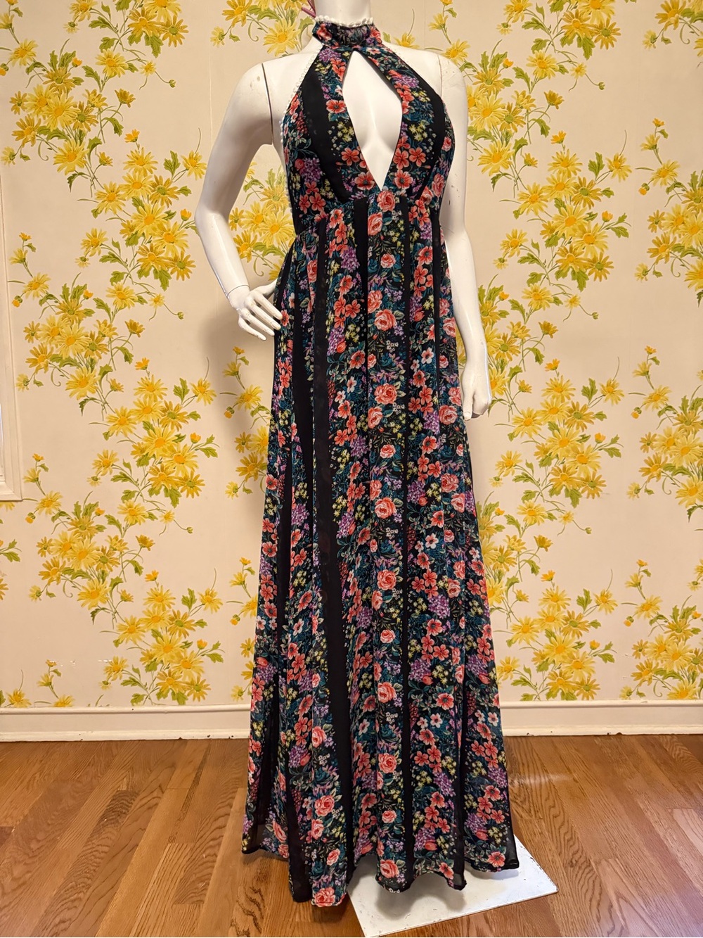 backless floral maxi dress with halter neck size M - Picture 3 of 17